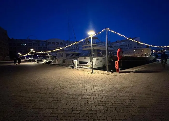 Διαμέρισμα Ensoleille Pres Du Port Et Des Plages Solea